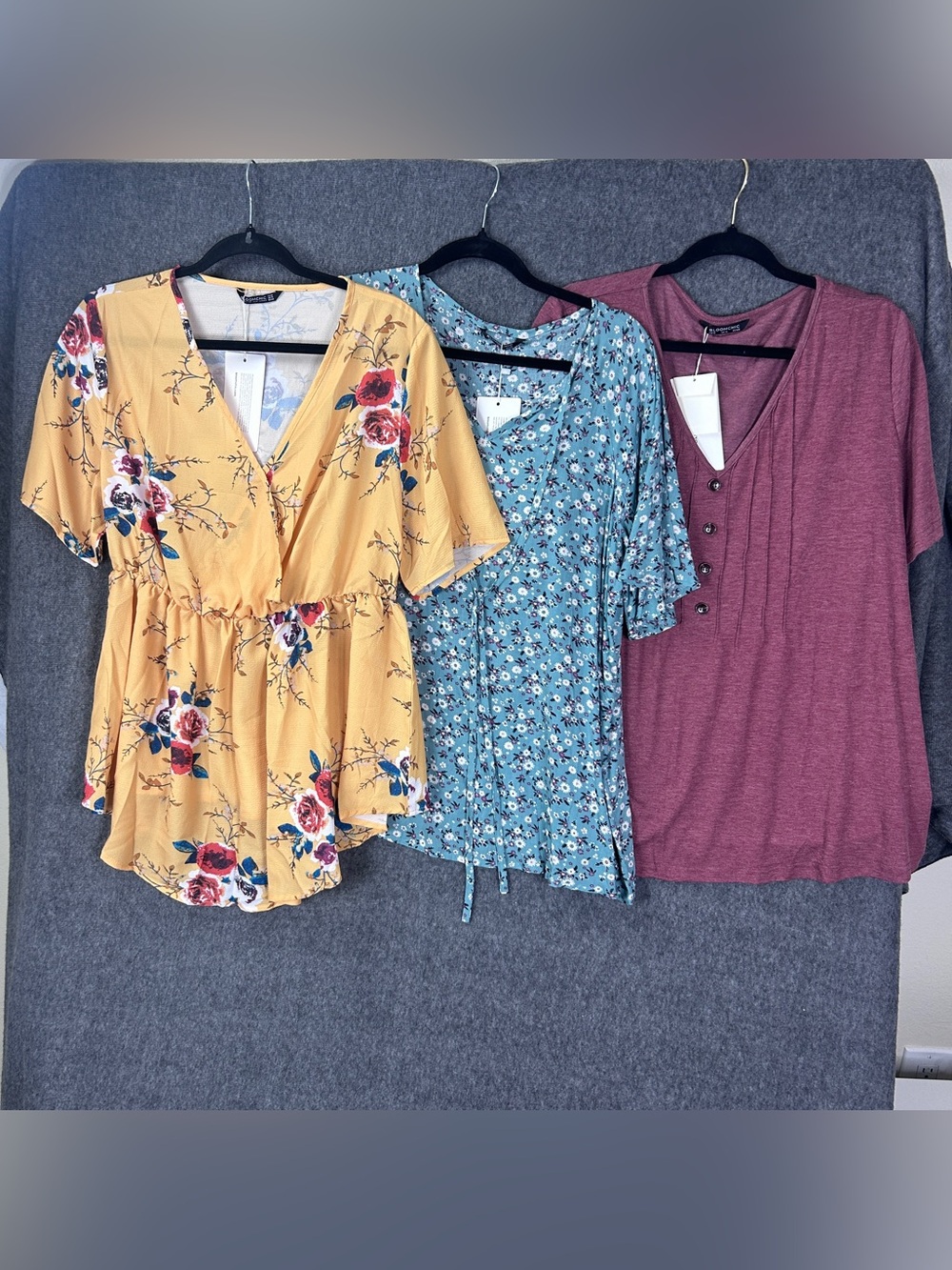 BloomChic 3 Blouses Womens 10 Multicolor Floral Short Sleeve Tunic Tops Lot 3pc